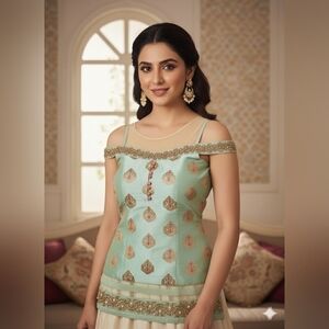 Elegant Embroidered Mint Green    Bollywood Bohemian Blouse Size Small NWT